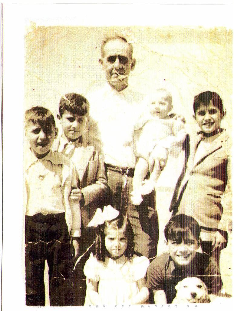 mon grand père juan serra avec Didier serra qui tient le chien sylviane jean-pierre christian guerrero et michèle dans les bras de mon grand-père et raymond serra.jpg
